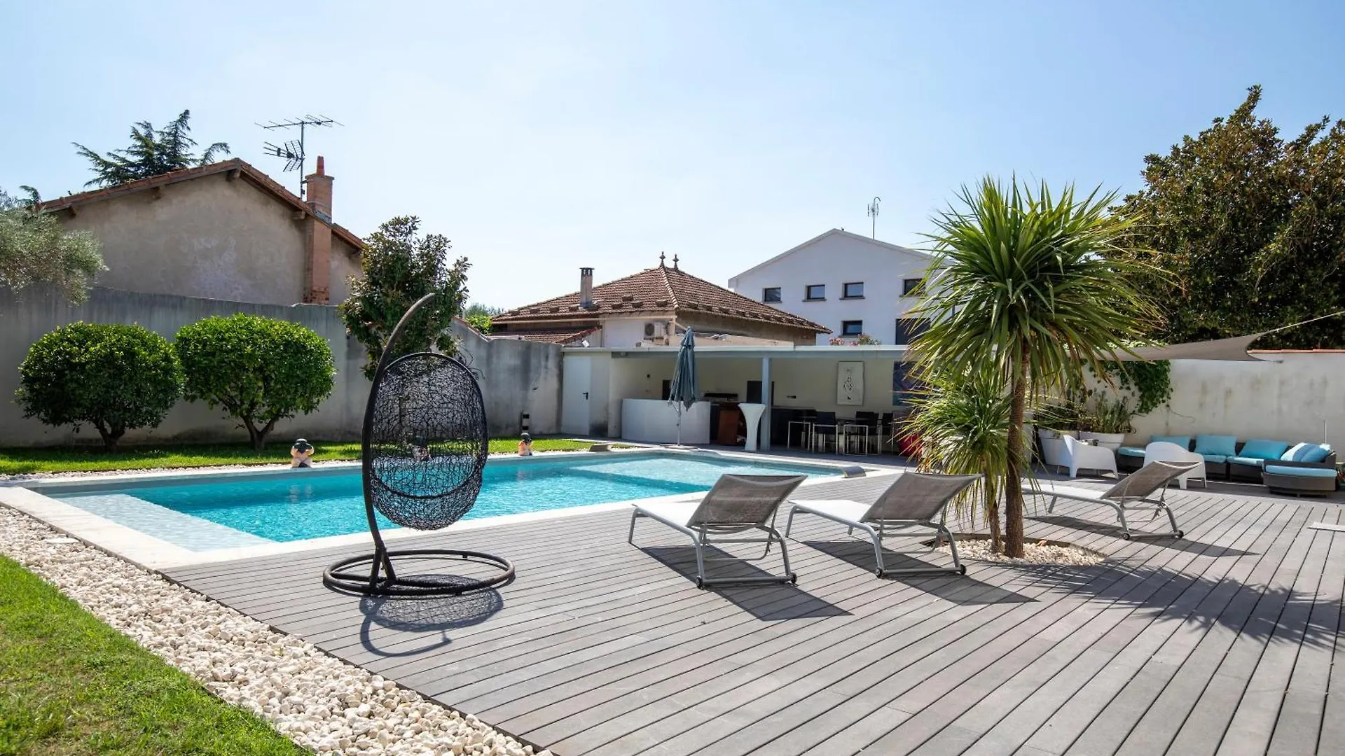 Villa Leonie Piscine Clim 5 Chambres 1 Dortoir 15 Personnes Avignon