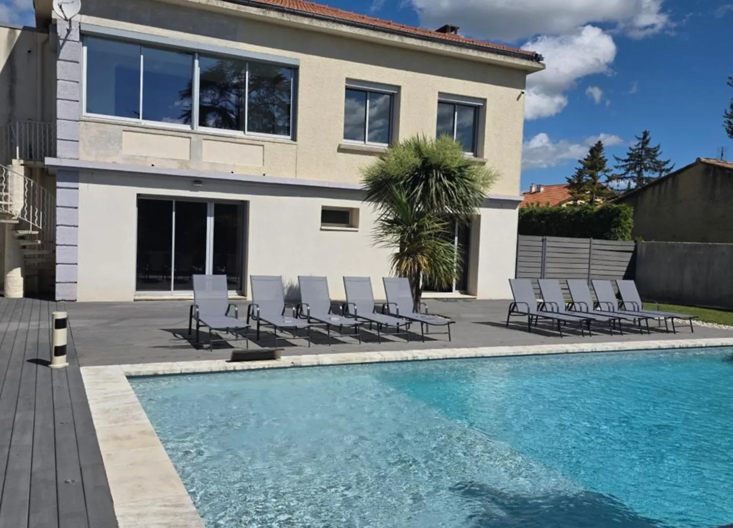 Villa Leonie Piscine Clim 5 Chambres 1 Dortoir 15 Personnes Avignon