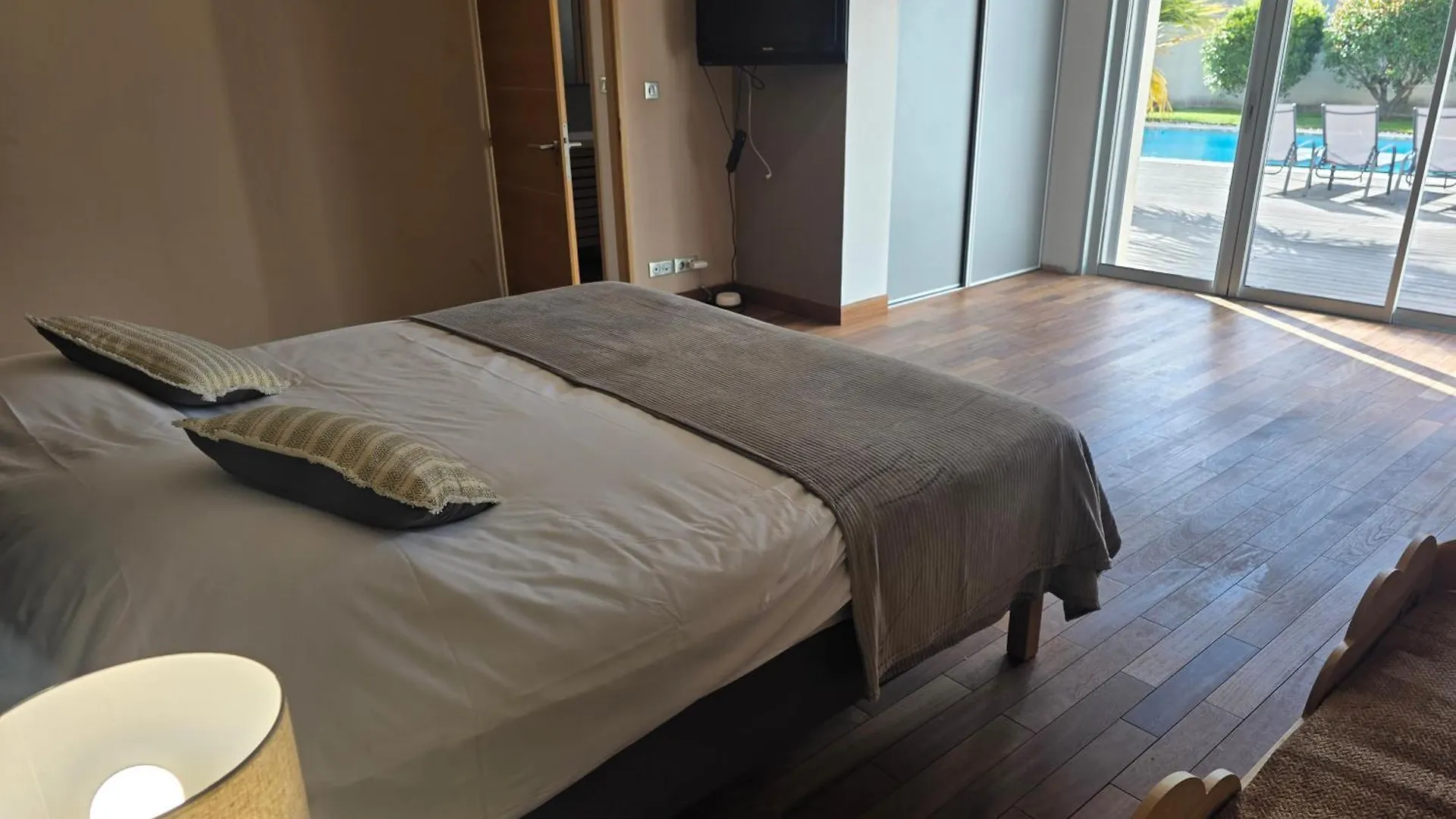 Villa Leonie Piscine Clim 5 Chambres 1 Dortoir 15 Personnes Avignon France