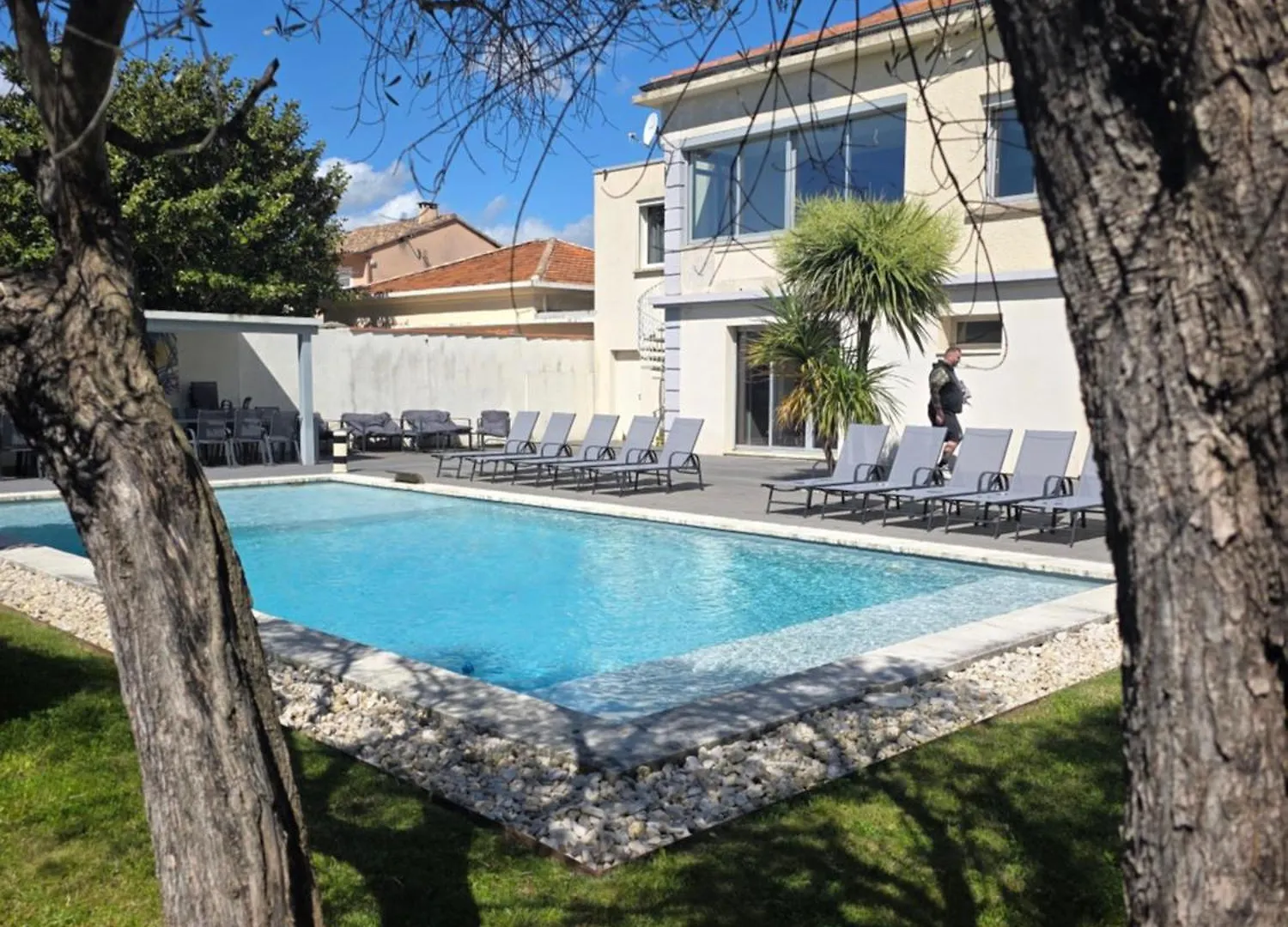 Villa Leonie Piscine Clim 5 Chambres 1 Dortoir 15 Personnes Avignon France